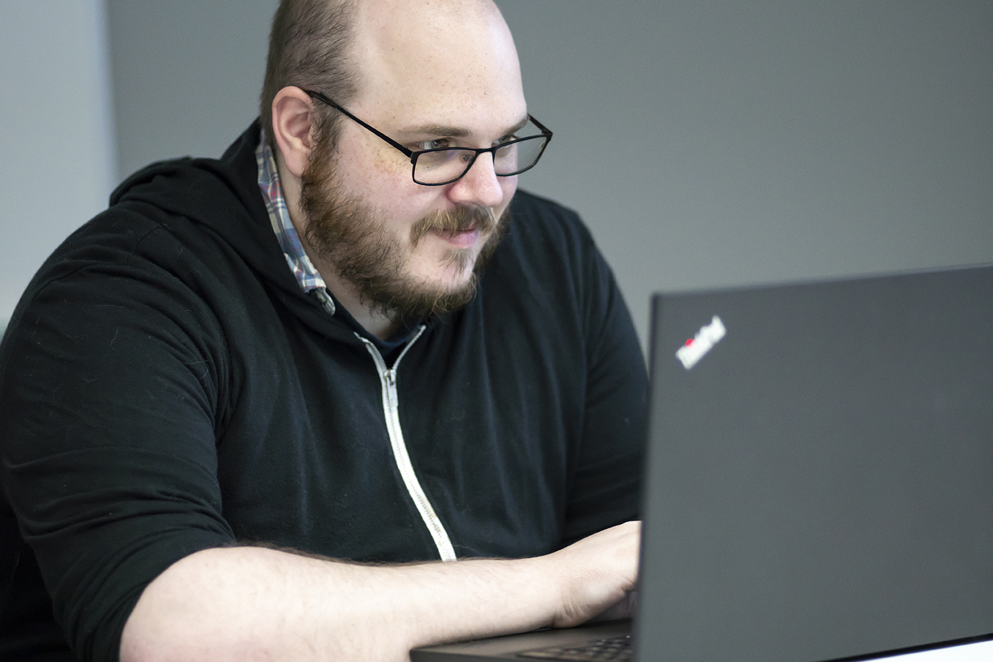Andy working on his computer at Artonic